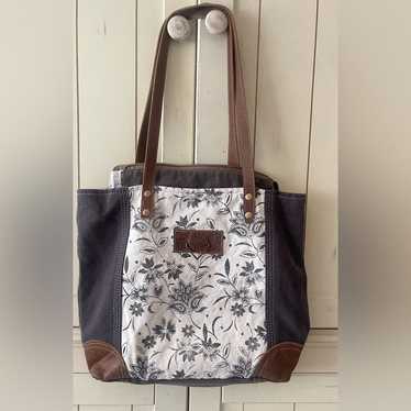 Myra Shoulder Bag