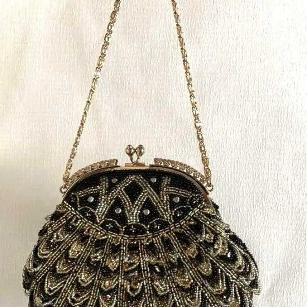 Beaded shell-shaped party bag - image 1