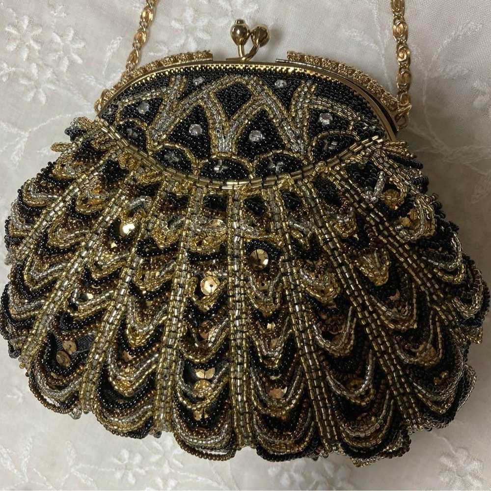 Beaded shell-shaped party bag - image 9