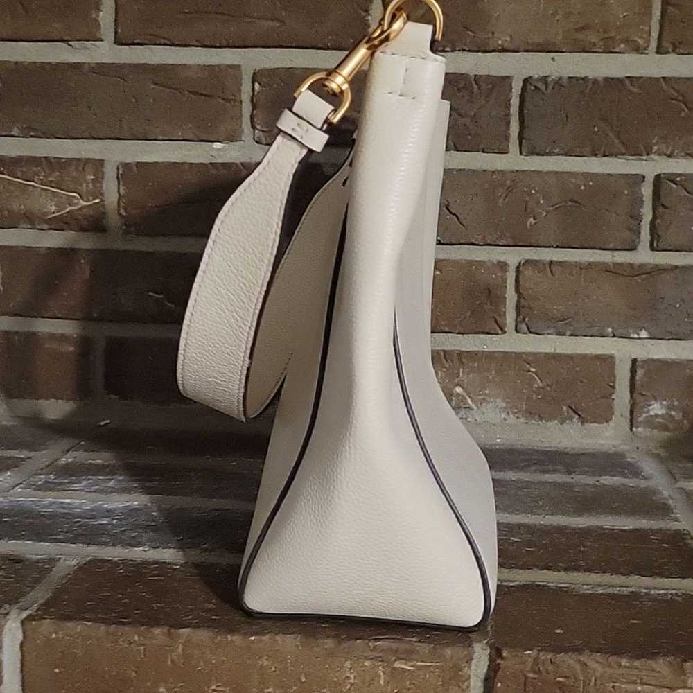 Tory Burch Mcgraw Bucket Bag Leather Ivory - image 6