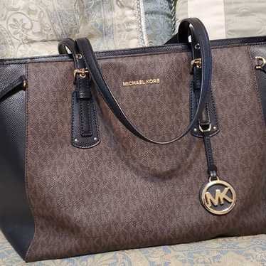 Michael Kors Voyager Tote