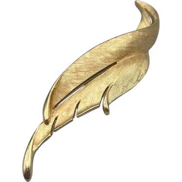 Trifari Vintage Gold Tone Feather Brooch Pin Leaf… - image 1