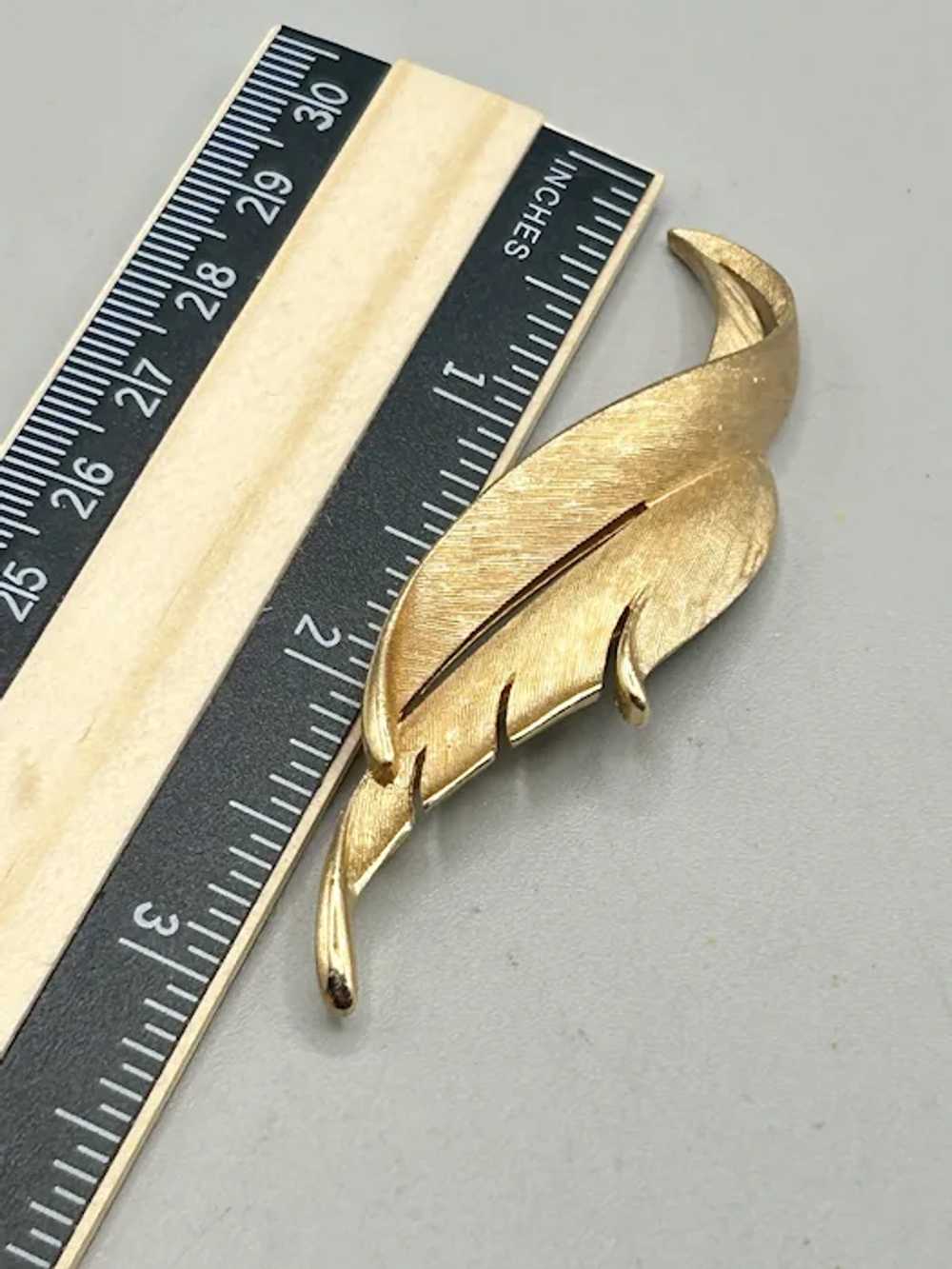 Trifari Vintage Gold Tone Feather Brooch Pin Leaf… - image 6