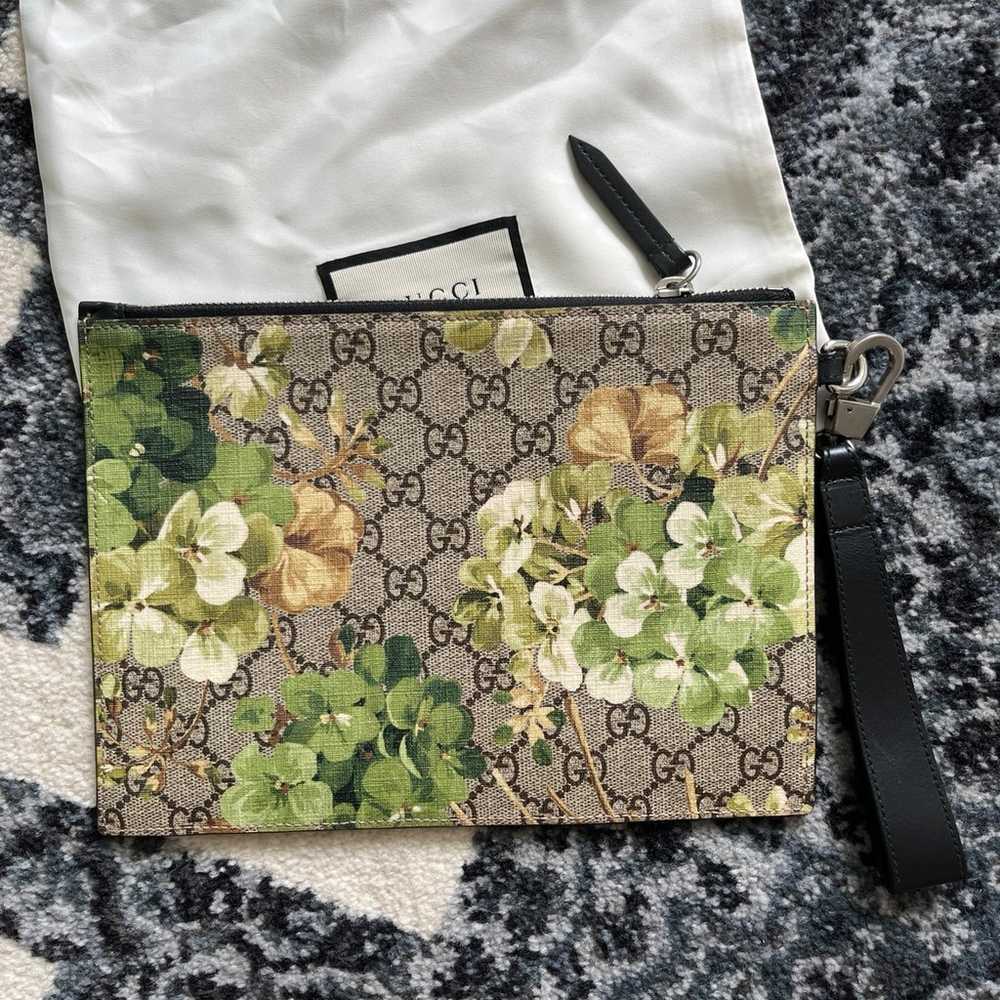 GUCCI GG Supreme Monogram Small Blooms Zip Pouch … - image 5