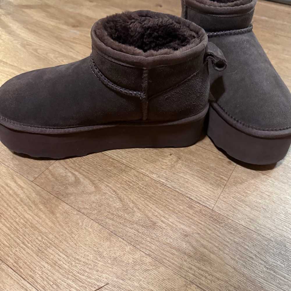 Ugg dupe size 7 - image 2