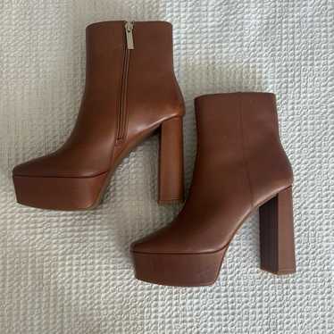 Gianni Bini leather platform boots