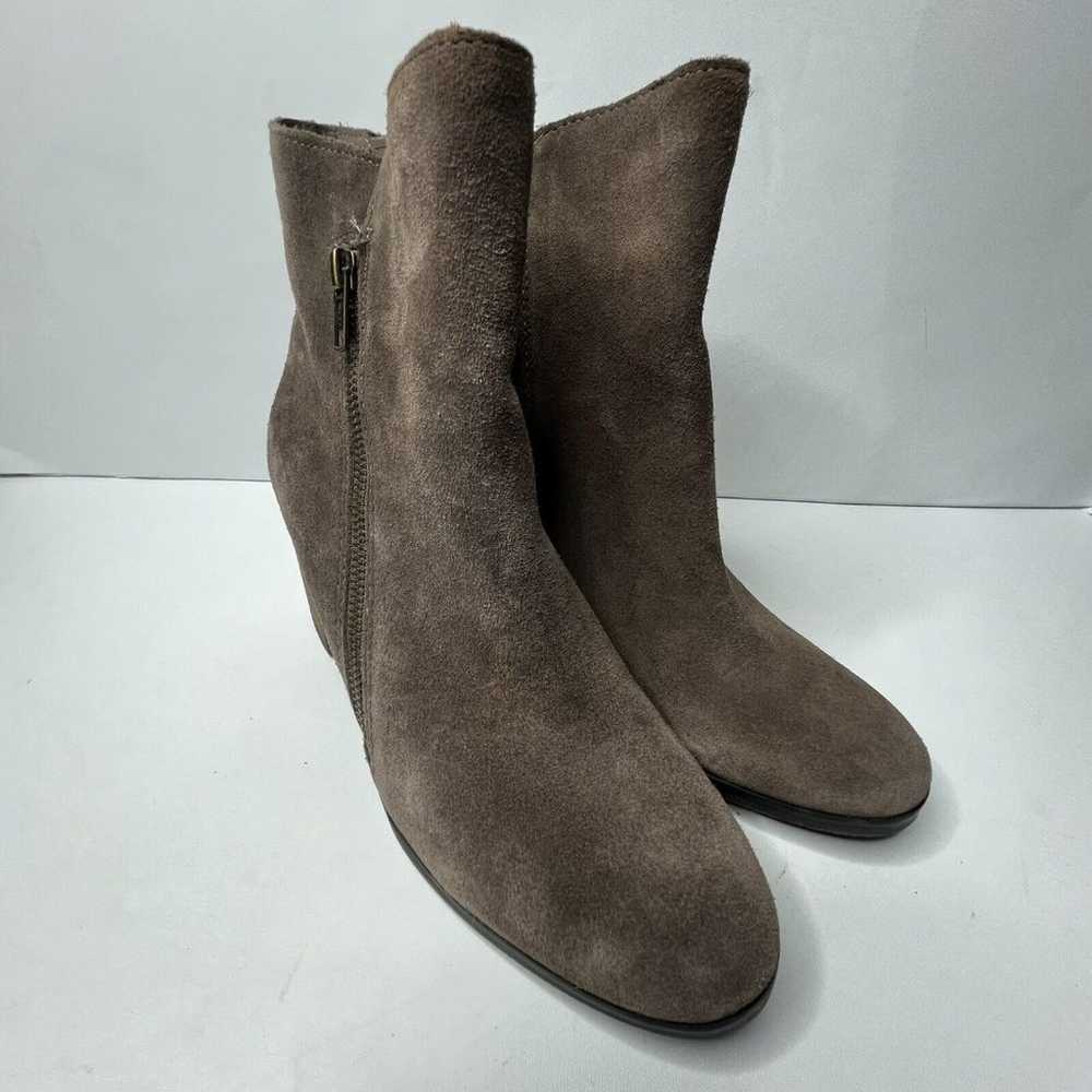 Crown Vintage Sunny Light Brown Suede 3" High Hee… - image 2