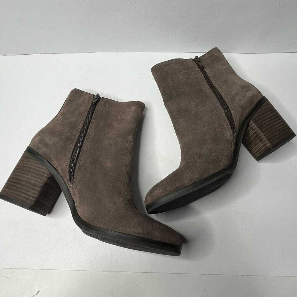 Crown Vintage Sunny Light Brown Suede 3" High Hee… - image 6