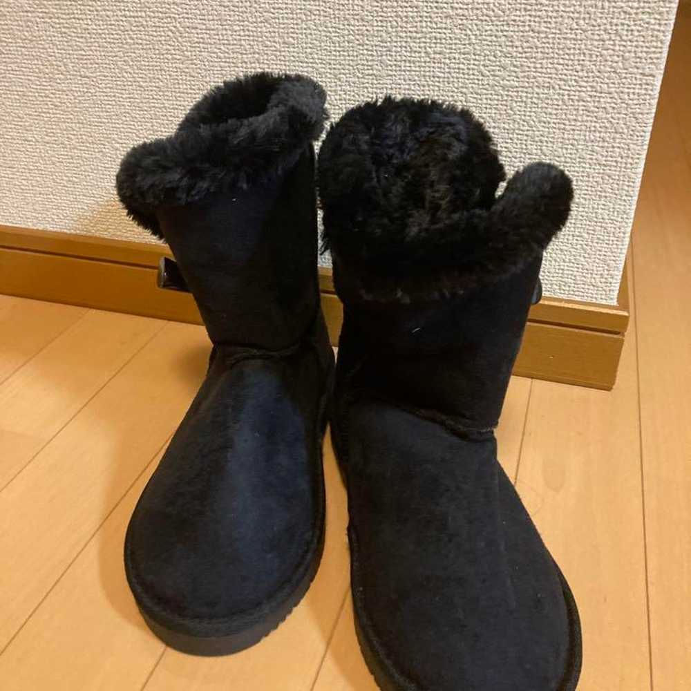 Black sheepskin boots with fur. - image 2