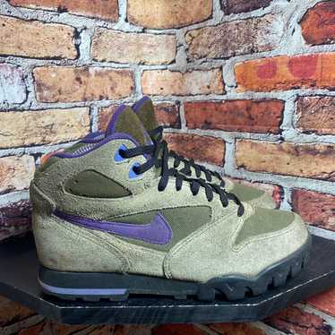 Nike acg air caldera brown purple hiking boots