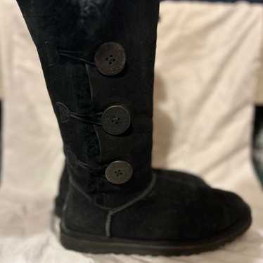 UGG Australia triple Bailey button black