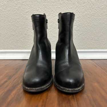 FRYE Addie Ankle Boots Black Leather Double Zip Bo