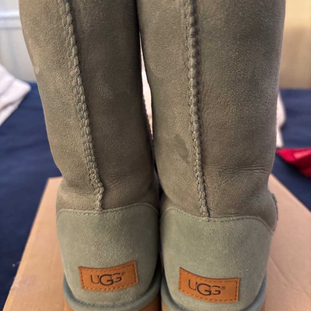 UGG Women’s Classic Short II - image 3