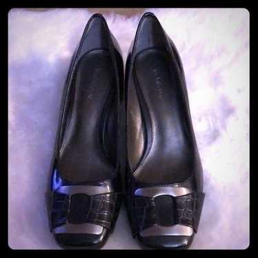 Liz Claiborne vintage black pumps with unique silv