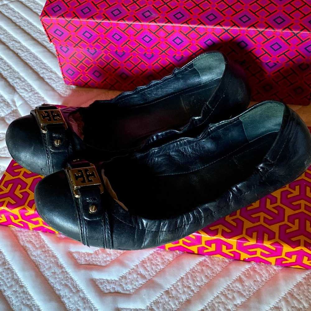 Tory Burch buckle flat black leather - image 3