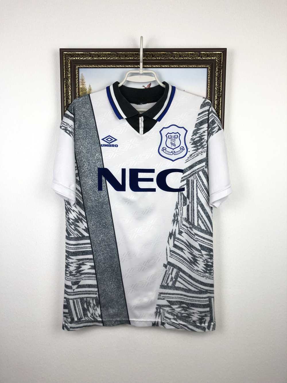 Soccer Jersey × Sportswear × Vintage Everton foot… - image 1