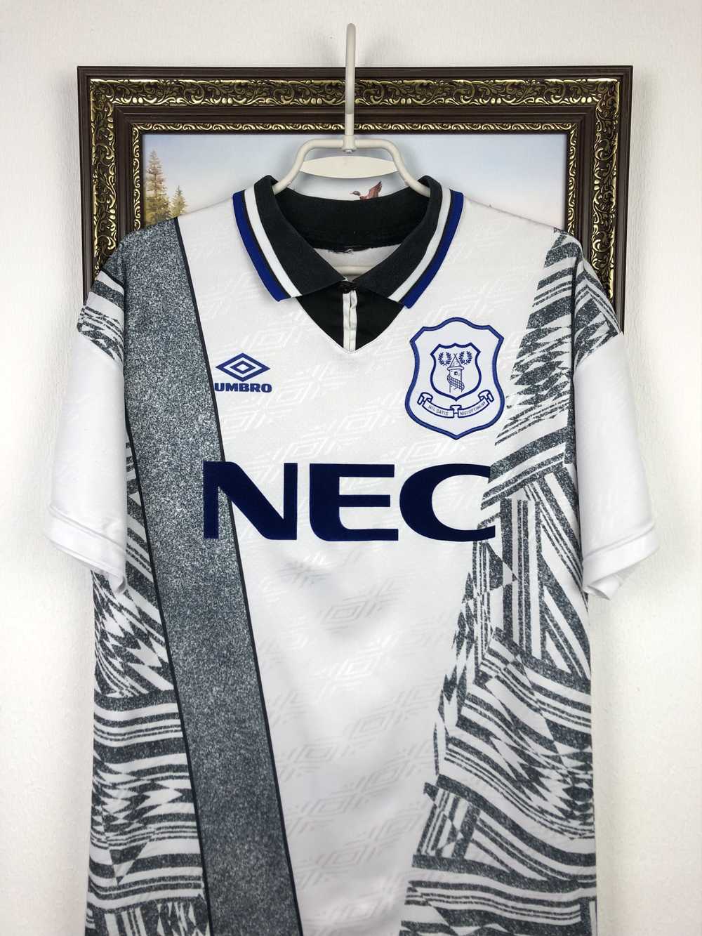 Soccer Jersey × Sportswear × Vintage Everton foot… - image 2