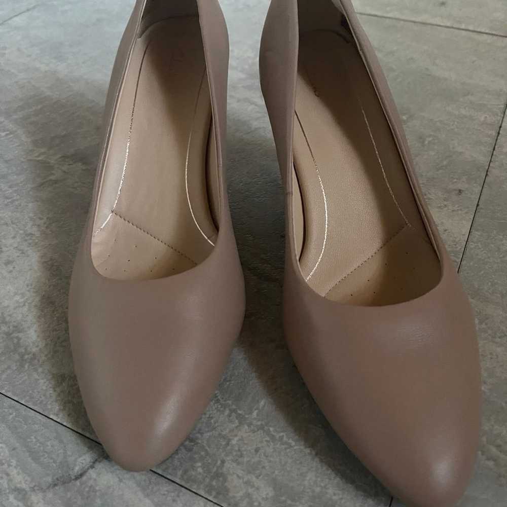 Like New Clarks Pumps - image 1