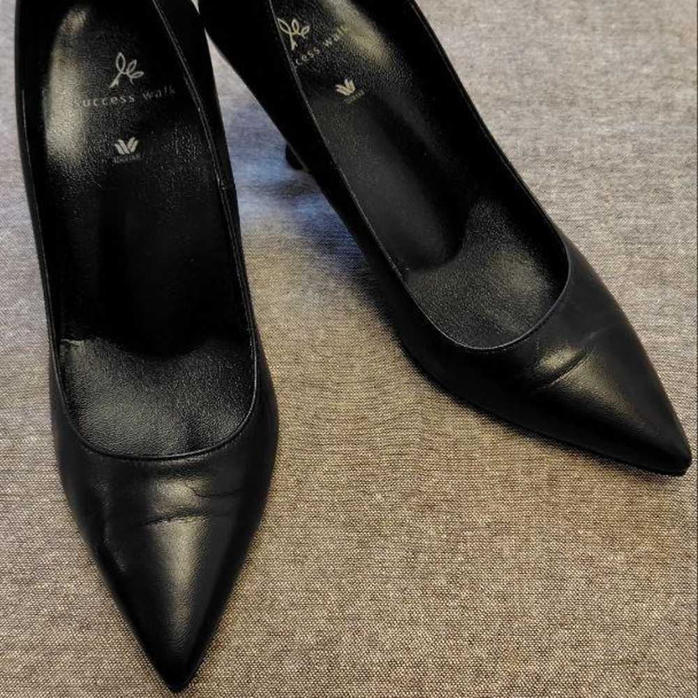 Wacoal Success Walk Black Leather Pointed Toe Pum… - image 1