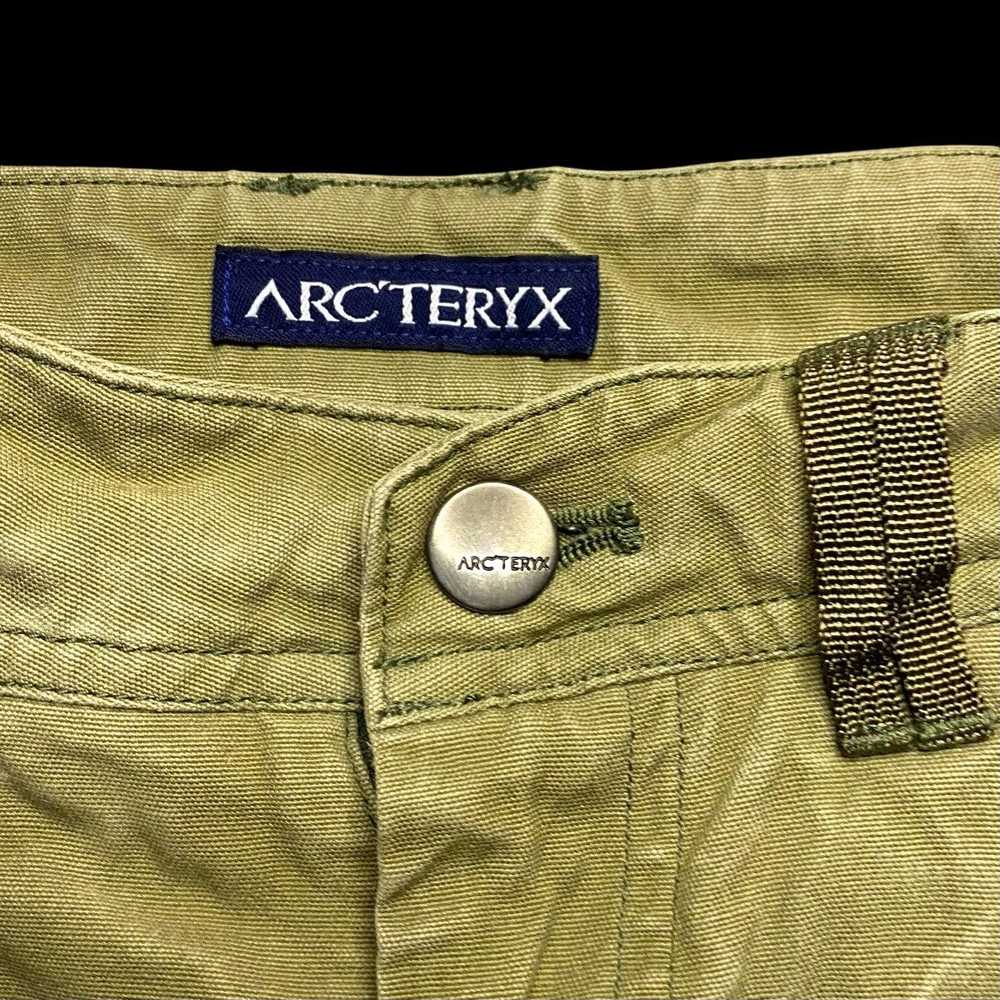 Arc'Teryx Arc’Teryx khaki shorts - image 3