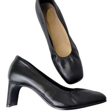 Clarks Leather Ballet Style Block Heels Women 8.5… - image 1