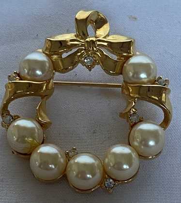 Vtg  Signed Richelieu Gold tone Faux Pearl Deco W… - image 1