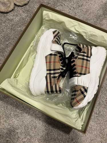 【関税＆送料込み】Burberry Sneakers 139A99AF-CD09-4DD7-AA2E-