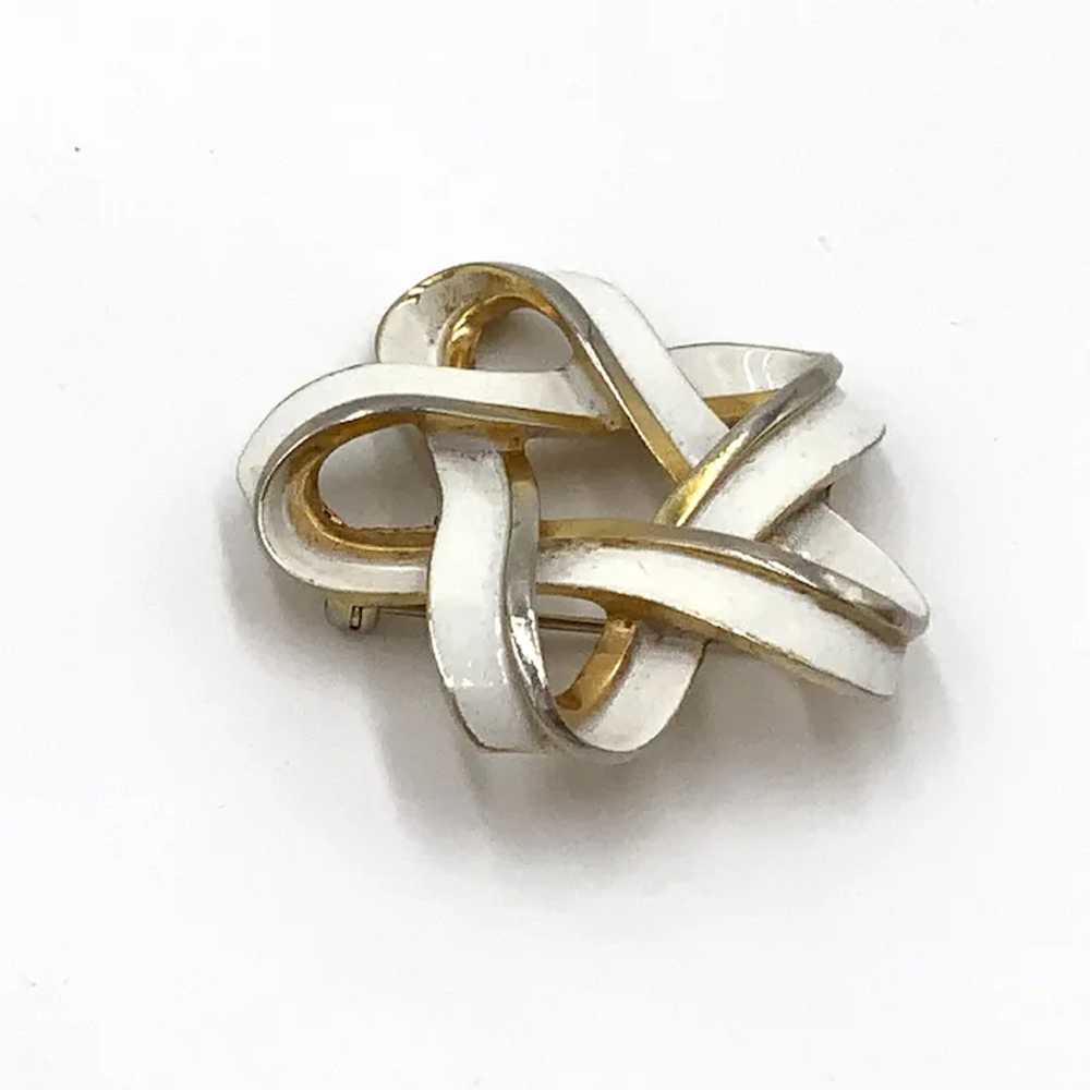 Signed Trifari White Enamel Gold-tone Pin brooch - image 4