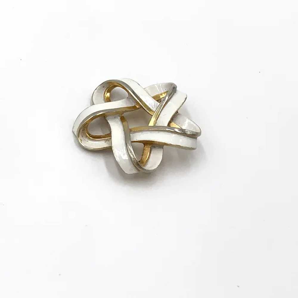 Signed Trifari White Enamel Gold-tone Pin brooch - image 5