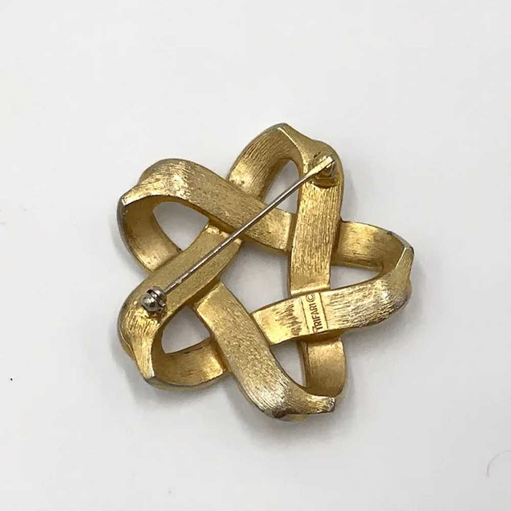 Signed Trifari White Enamel Gold-tone Pin brooch - image 6