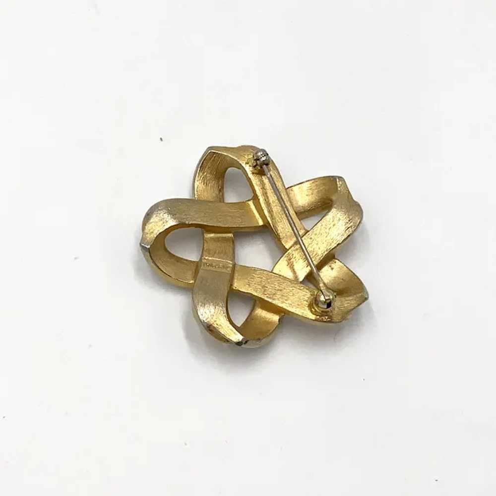 Signed Trifari White Enamel Gold-tone Pin brooch - image 7