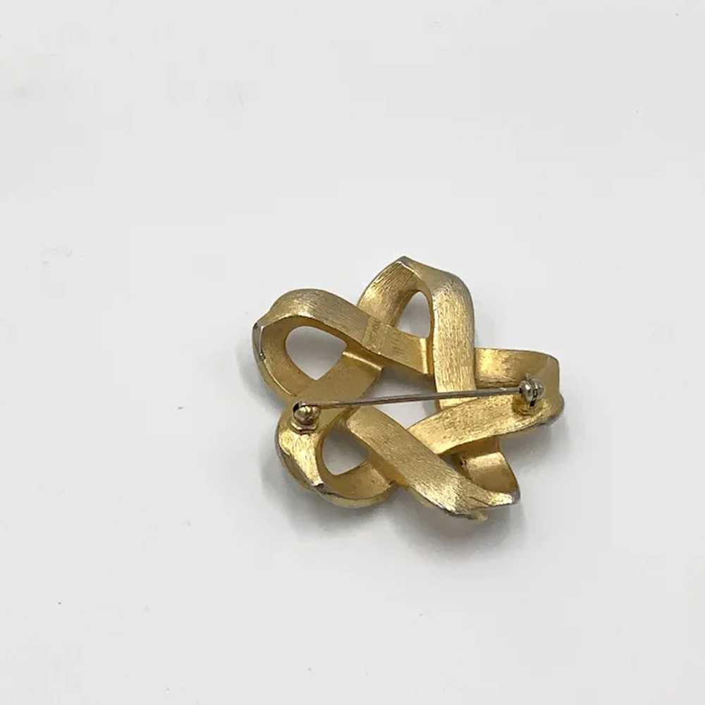 Signed Trifari White Enamel Gold-tone Pin brooch - image 8