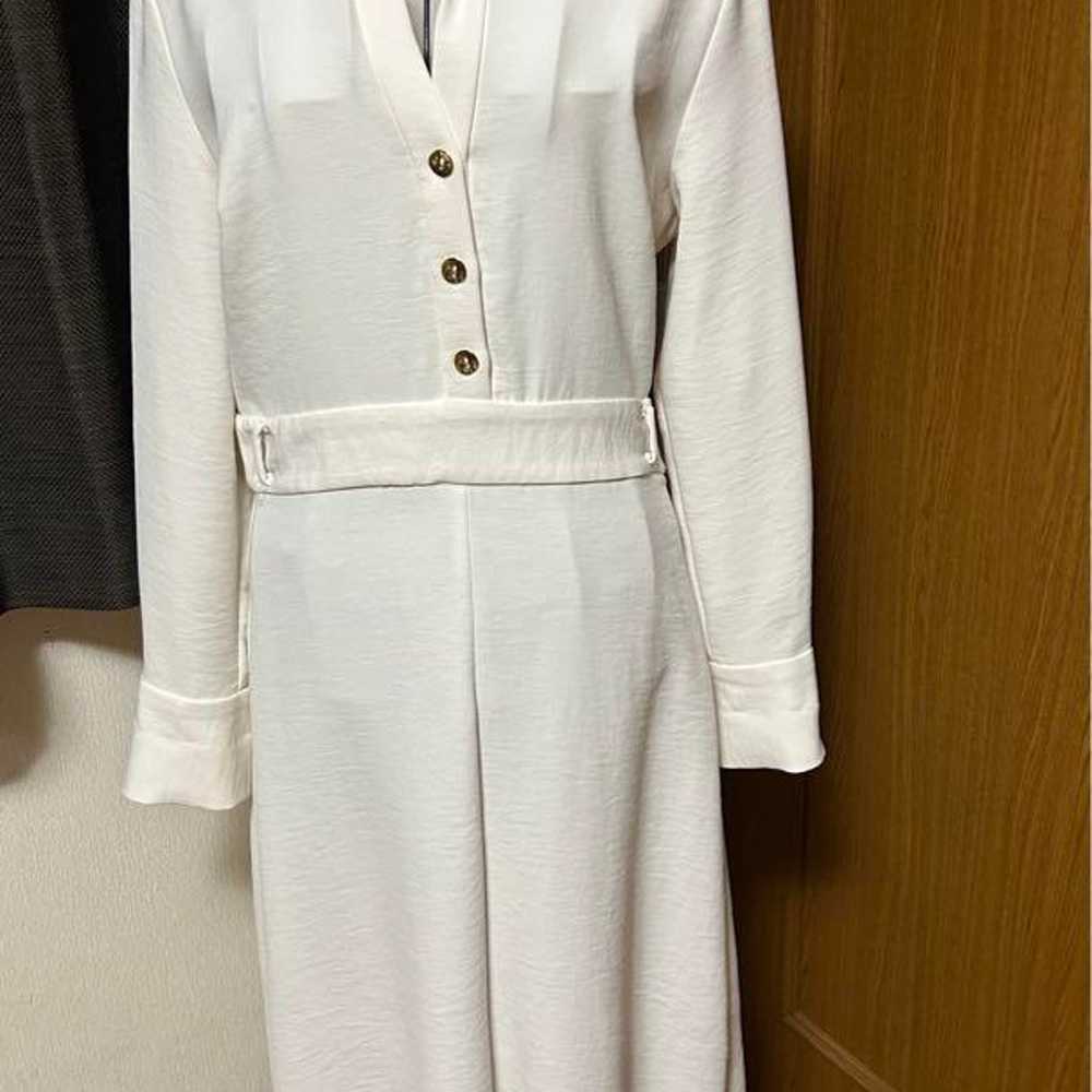 White long-sleeved dress - image 2