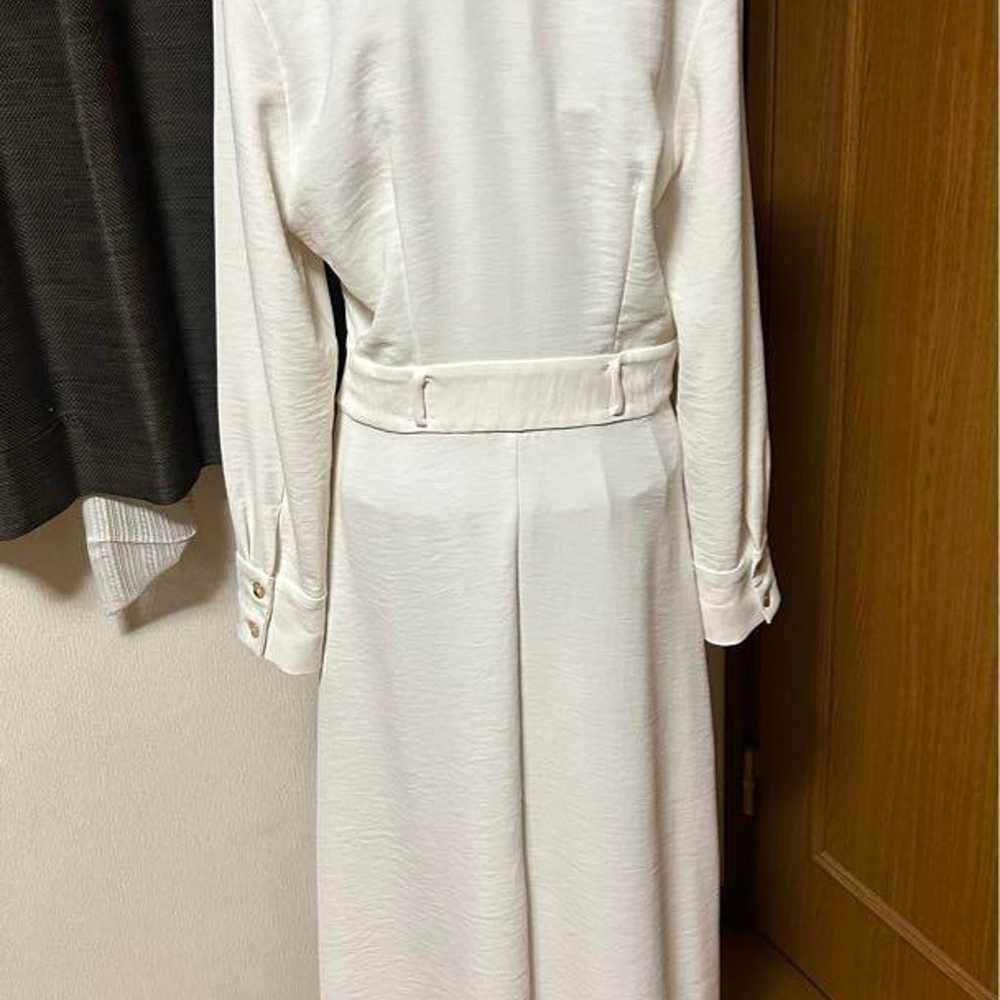 White long-sleeved dress - image 3