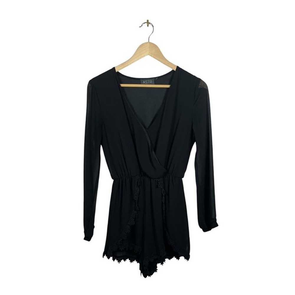 ASTR The Label Long Sleeve Lace Trim Romper in Bl… - image 5