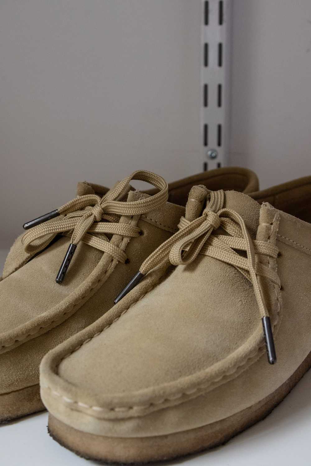 Clarks × Streetwear Clarks Wallabee Low Maple - image 10