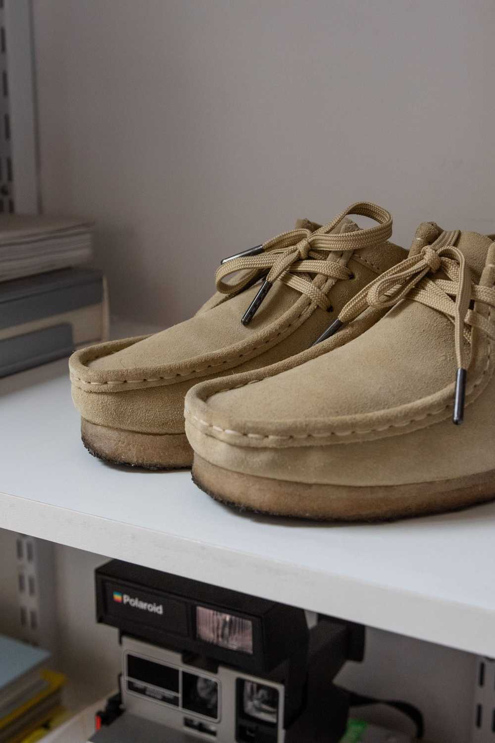 Clarks × Streetwear Clarks Wallabee Low Maple - image 9