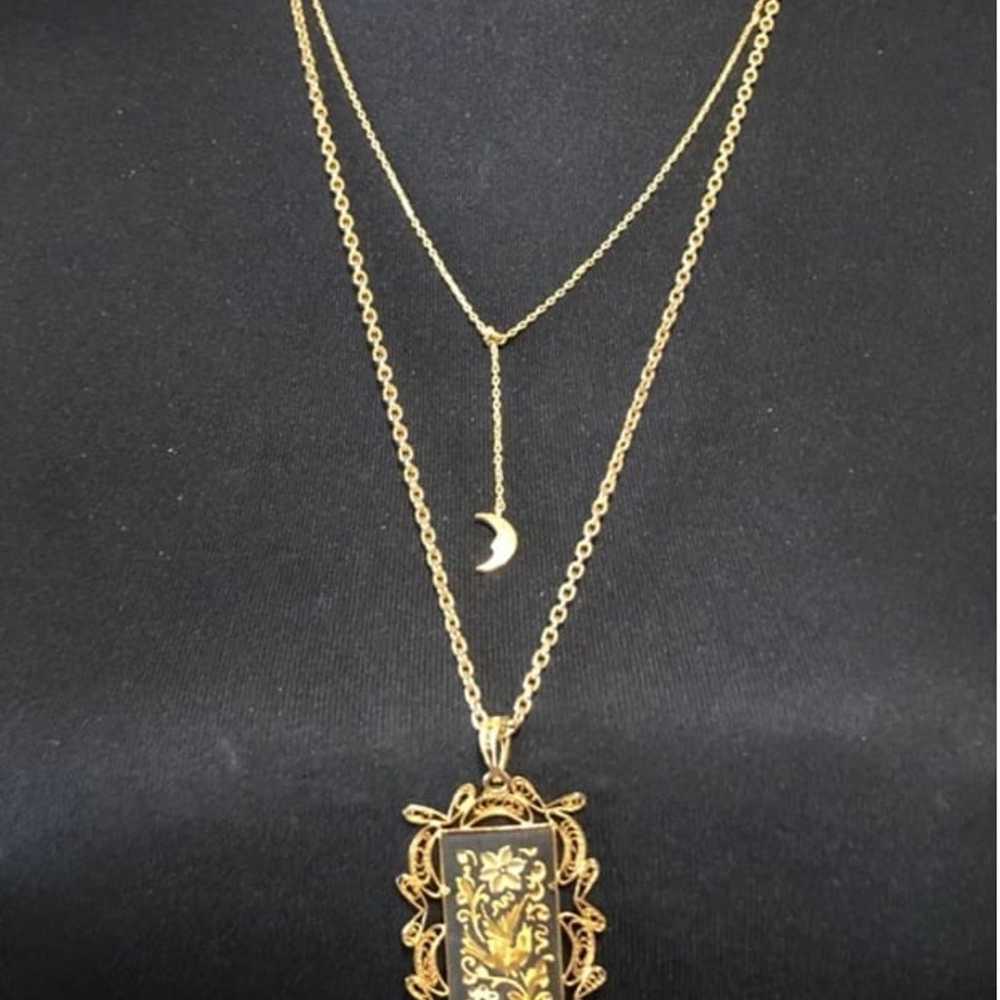 Vintage Women's Pendant Medallion Necklace Set Go… - image 1