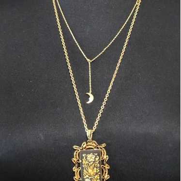 Vintage Women's Pendant Medallion Necklace Set Go… - image 1