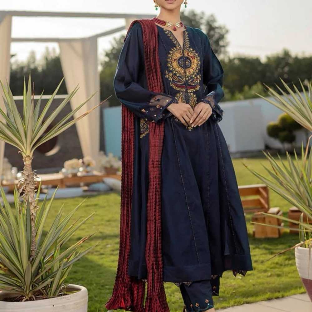 Pakistani wedding guest 3pc outfit - image 2