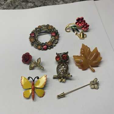 Lot Of 7 Brooch Pins 4 Are Signed - 2 JJ, 1 Roma,… - image 1