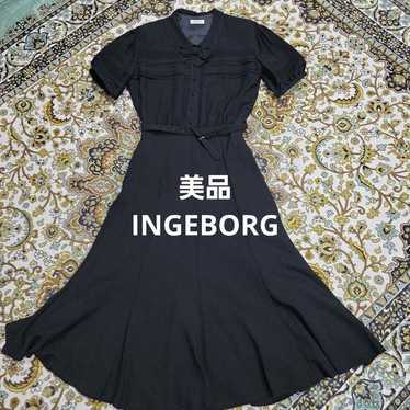 In excellent condition INGEBORG black short-sleeve