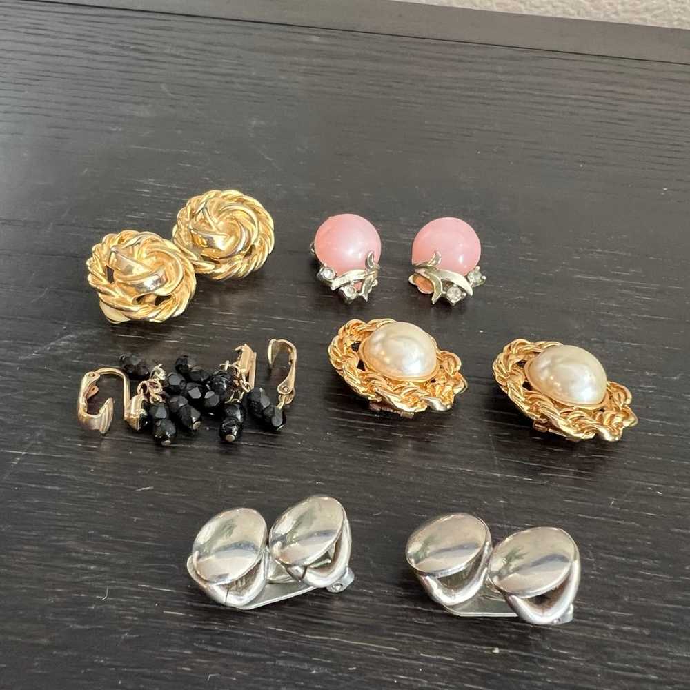 Lot Of 5 Vintage Clip On Earrings - Gold & Silver… - image 3