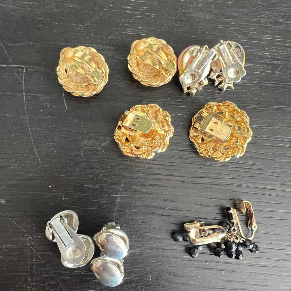 Lot Of 5 Vintage Clip On Earrings - Gold & Silver… - image 8