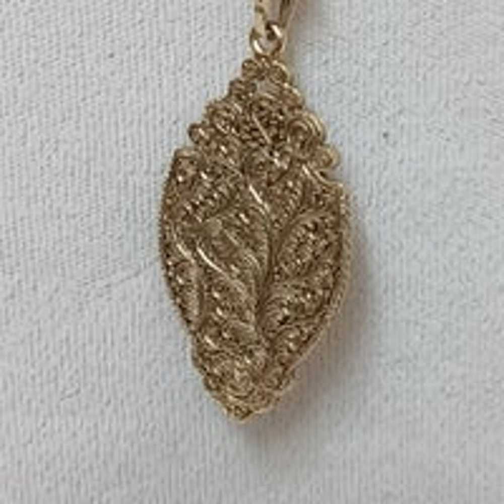 VINTAGE CAMEO GOLD TONE NECKLACE - image 5