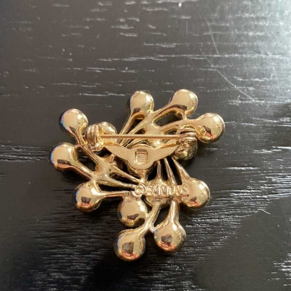 Vintage emmons faux Pearl and gold-tone brooch. - image 2