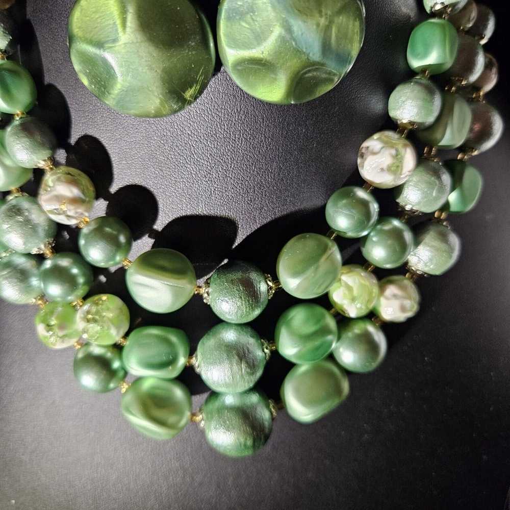 Vintage Japan 3 Strand Graduated Green Bead Chock… - image 4