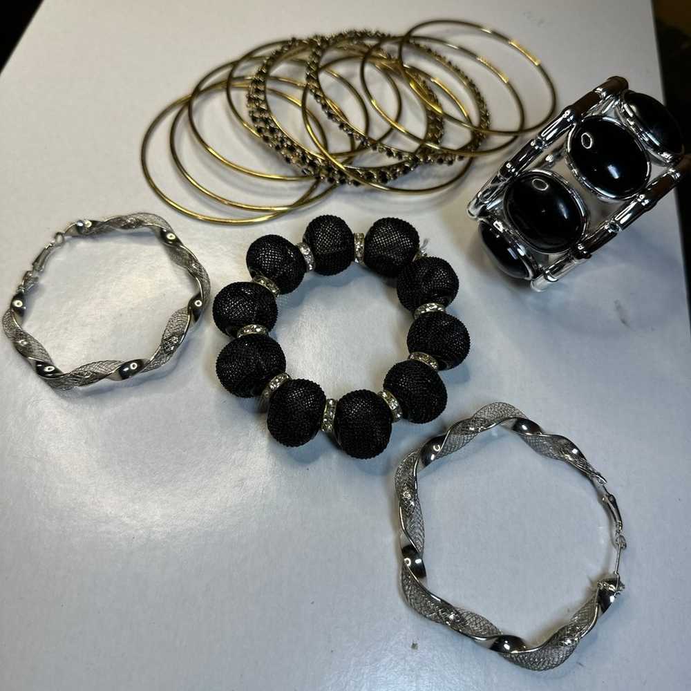 Lot of beautiful bracelets - image 1