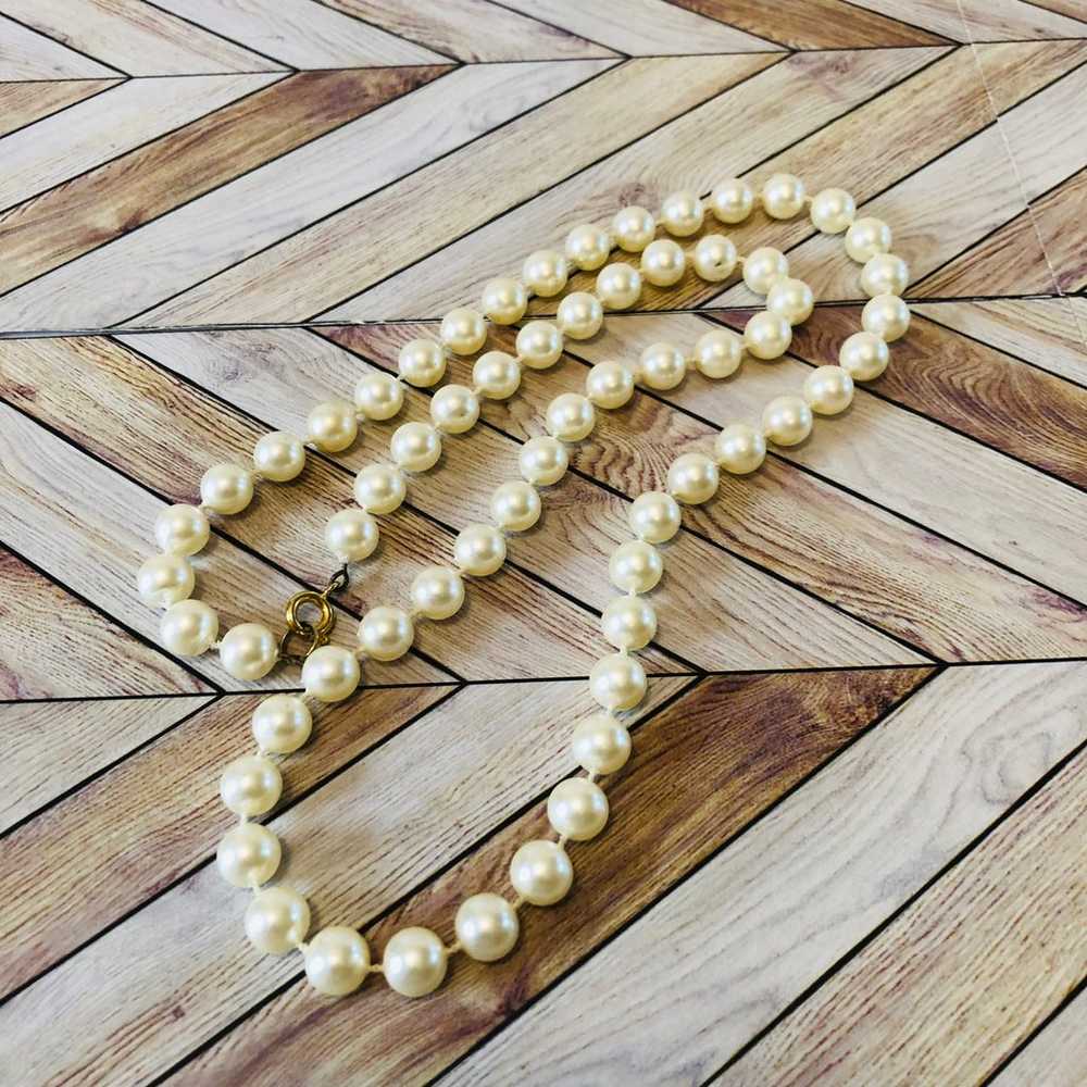 Bundle of 3 Faux Pearl Vintage Style Necklaces Cl… - image 12