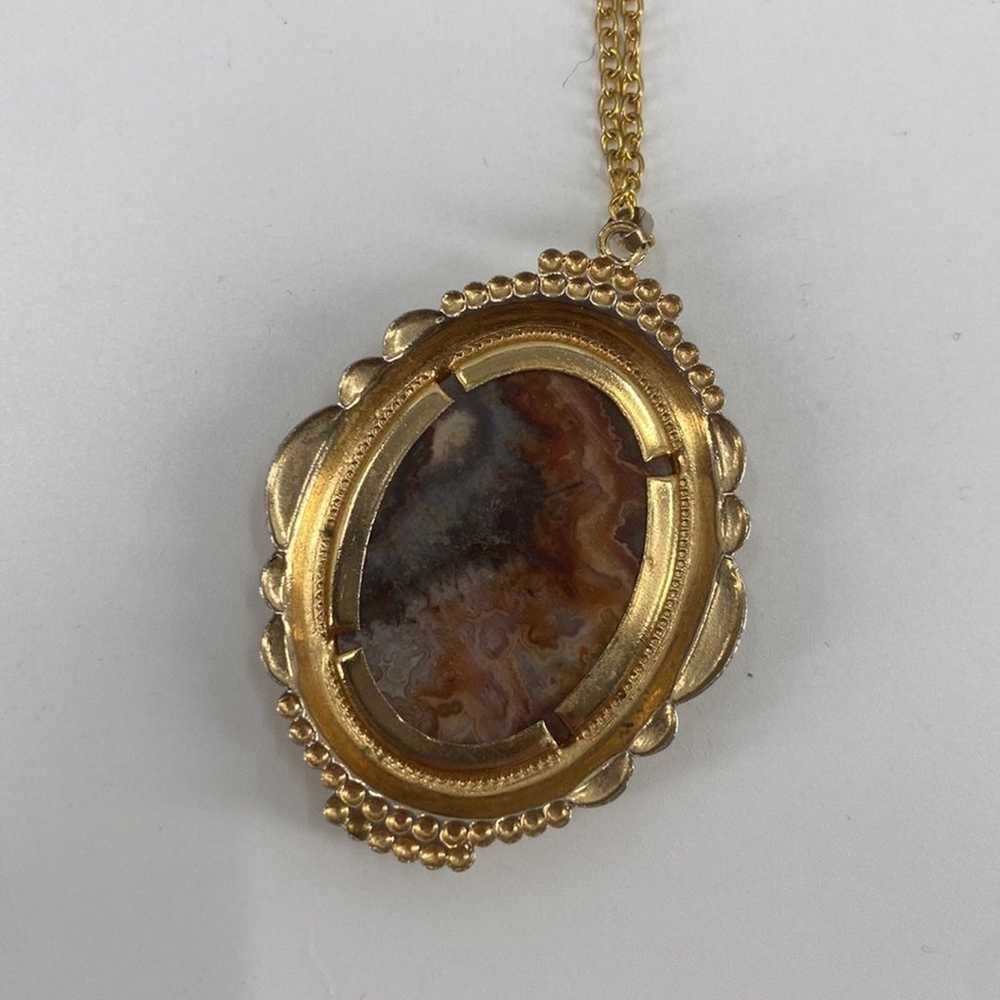 Vintage gold plated oval agate pendant necklace - image 3